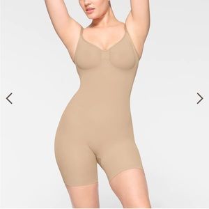 SKIMS Seamless Sculpt Mid Thigh Bodysuit Clay Small